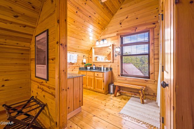 139 White Oak Resort Way, Gatlinburg, TN 37738