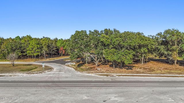 124 W Beach Boulevard, Pass Christian, MS 39571