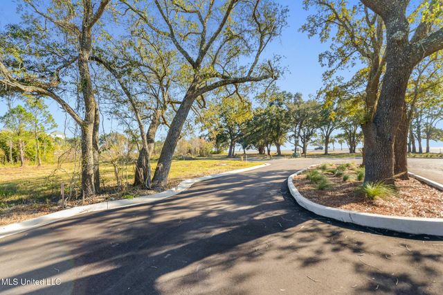 124 W Beach Boulevard, Pass Christian, MS 39571