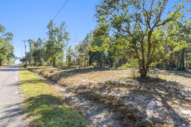 124 W Beach Boulevard, Pass Christian, MS 39571