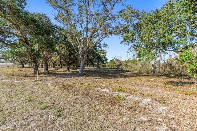 124 W Beach Boulevard, Pass Christian, MS 39571