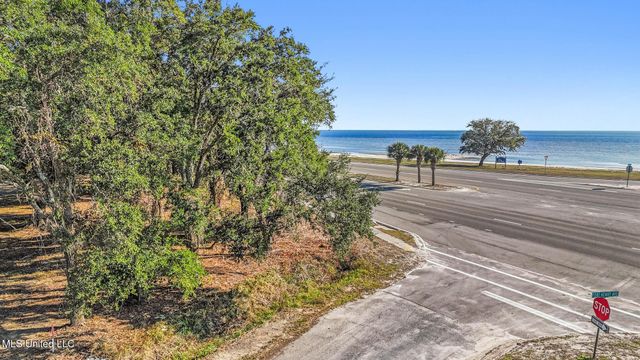 124 W Beach Boulevard, Pass Christian, MS 39571