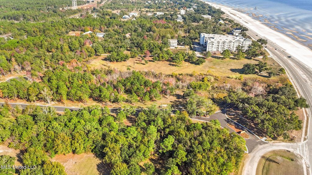 124 W Beach Boulevard, Pass Christian, MS 39571