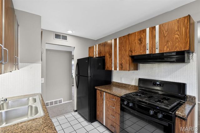 2348 Vorhof Drive, St Louis, MO 63136