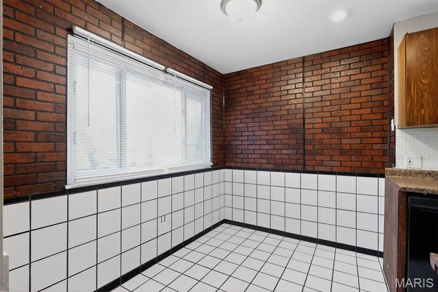 2348 Vorhof Drive, St Louis, MO 63136