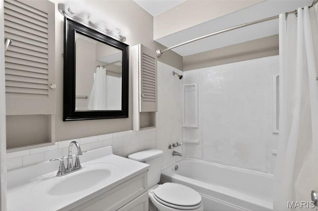 2348 Vorhof Drive, St Louis, MO 63136