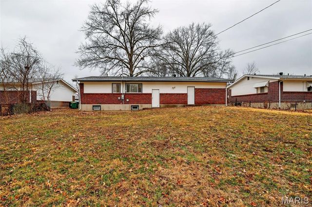 2348 Vorhof Drive, St Louis, MO 63136