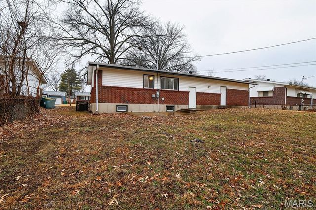 2348 Vorhof Drive, St Louis, MO 63136