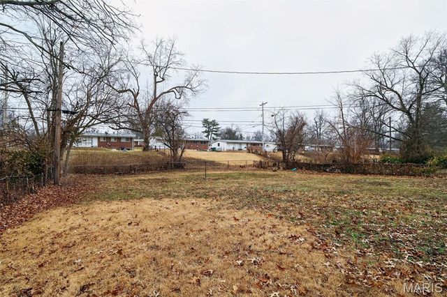 2348 Vorhof Drive, St Louis, MO 63136