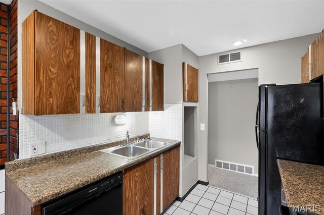 2348 Vorhof Drive, St Louis, MO 63136