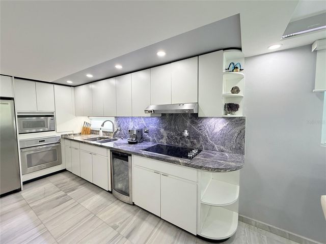 6410 ISLA VERDE AVENUE 8C, Carolina, PR 00979