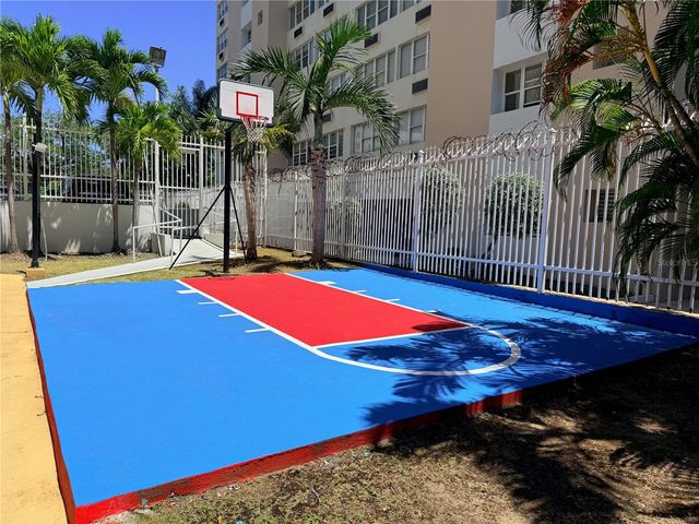 6410 ISLA VERDE AVENUE 8C, Carolina, PR 00979