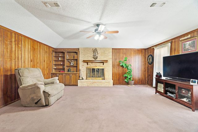 3450 Vagas Drive, Paris, TX 75462