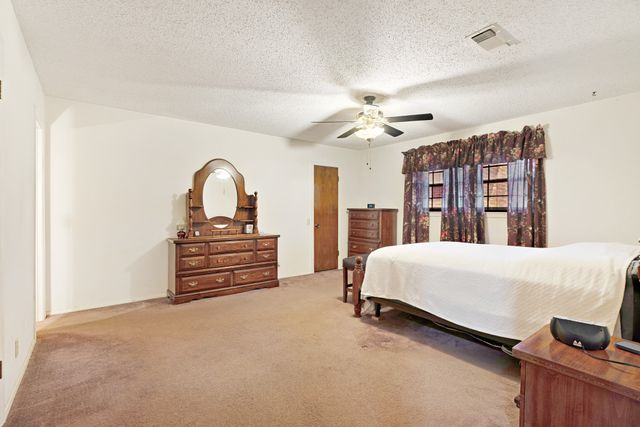 3450 Vagas Drive, Paris, TX 75462