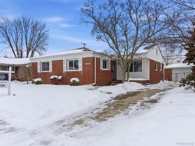 31907 Courtland Street, St. Clair Shores, MI 48082