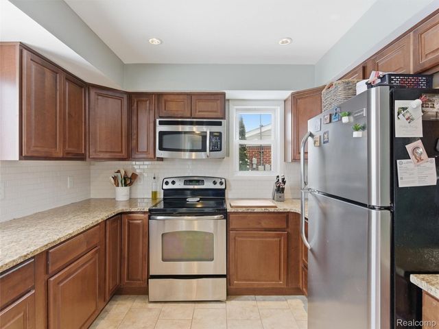 31907 Courtland Street, St. Clair Shores, MI 48082