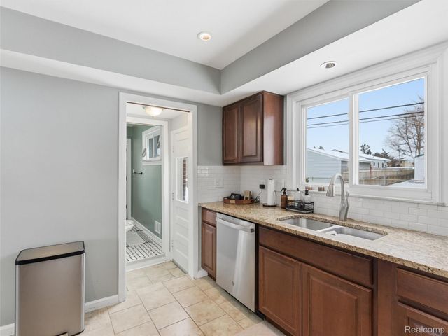 31907 Courtland Street, St. Clair Shores, MI 48082