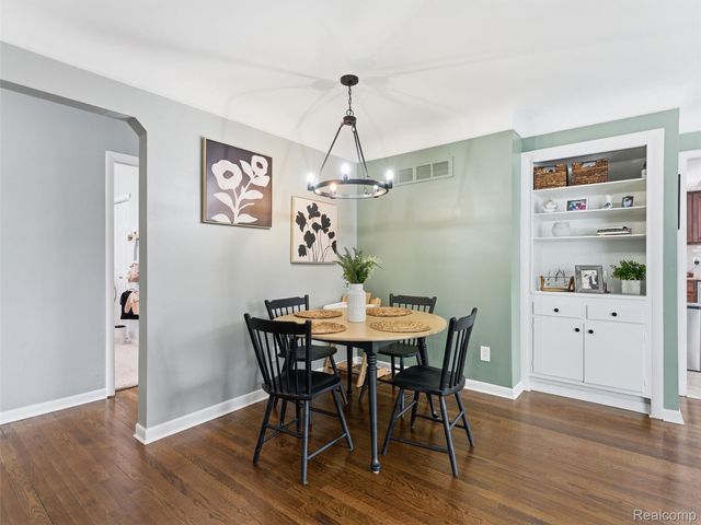 31907 Courtland Street, St. Clair Shores, MI 48082