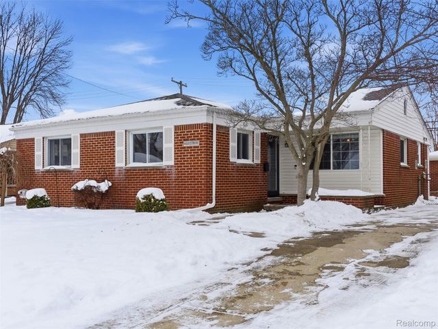 31907 Courtland Street, St. Clair Shores, MI 48082