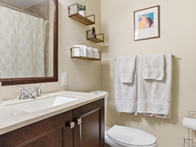 31907 Courtland Street, St. Clair Shores, MI 48082