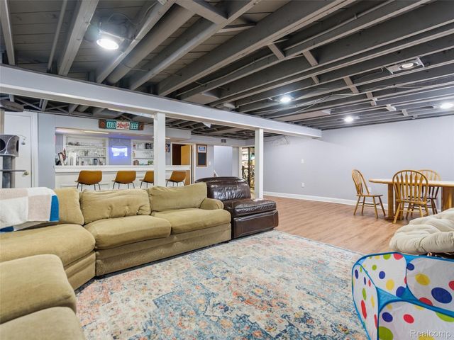 31907 Courtland Street, St. Clair Shores, MI 48082