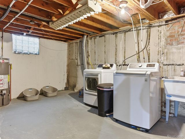 31907 Courtland Street, St. Clair Shores, MI 48082