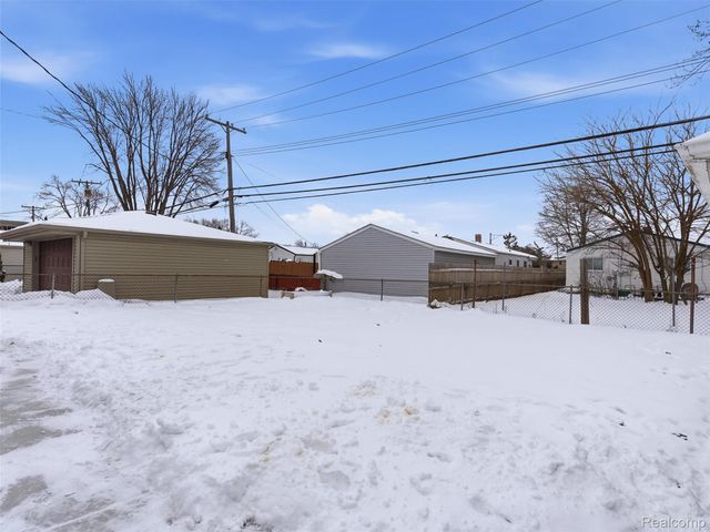 31907 Courtland Street, St. Clair Shores, MI 48082