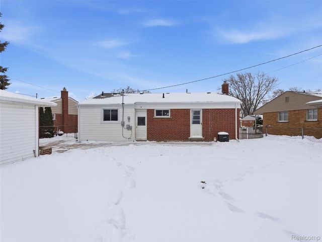 31907 Courtland Street, St. Clair Shores, MI 48082