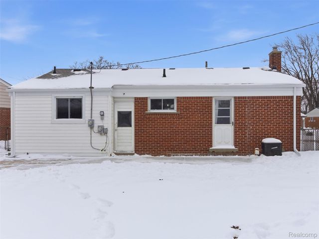 31907 Courtland Street, St. Clair Shores, MI 48082