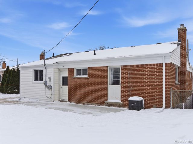 31907 Courtland Street, St. Clair Shores, MI 48082