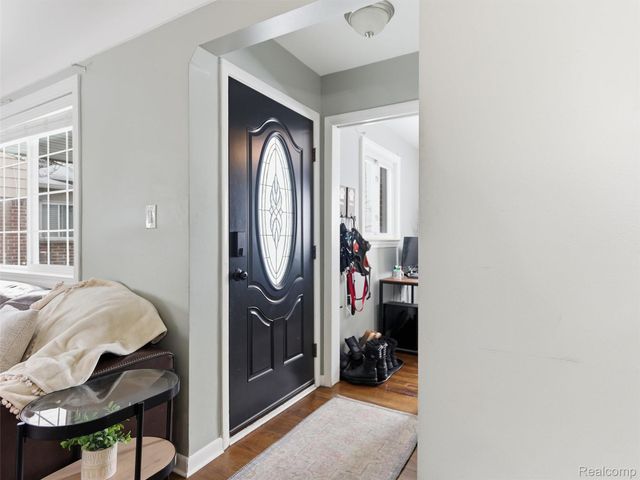 31907 Courtland Street, St. Clair Shores, MI 48082