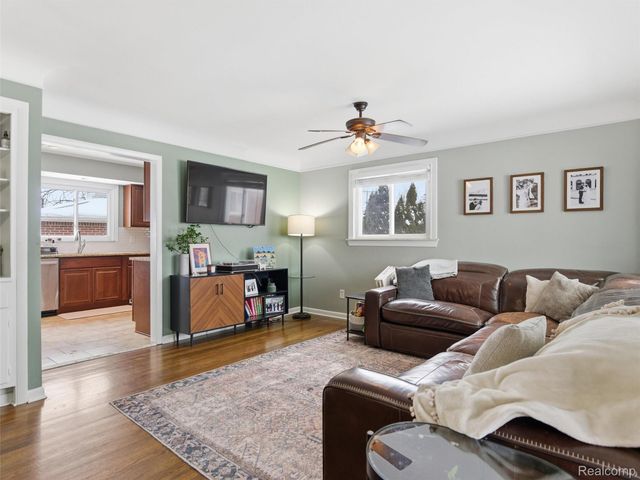 31907 Courtland Street, St. Clair Shores, MI 48082