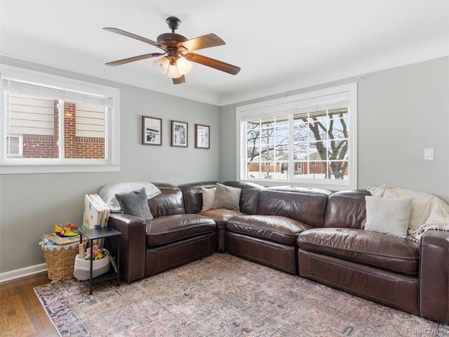 31907 Courtland Street, St. Clair Shores, MI 48082