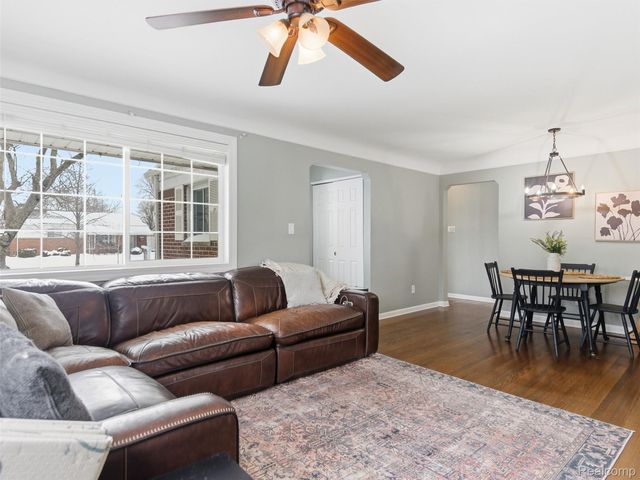 31907 Courtland Street, St. Clair Shores, MI 48082