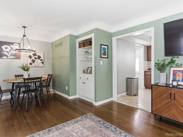 31907 Courtland Street, St. Clair Shores, MI 48082