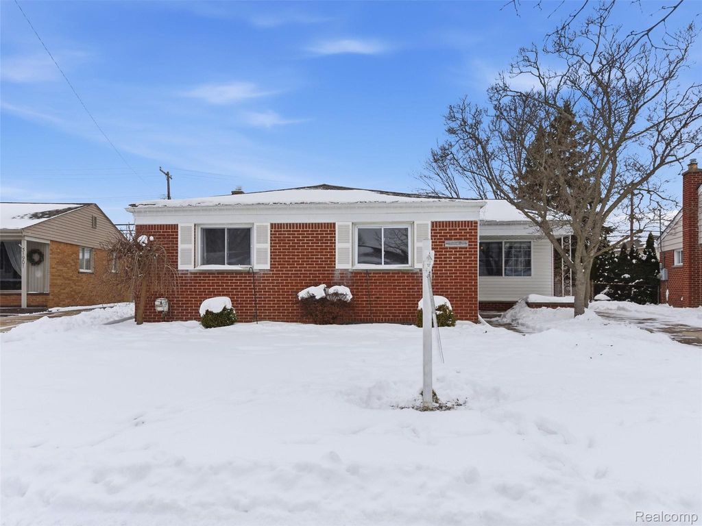 31907 Courtland Street, St. Clair Shores, MI 48082