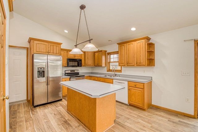 231 Rita Avenue, Dickeyville, WI 53808