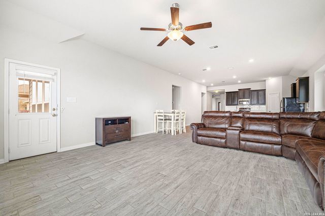 8132 Dublin Frst, San Antonio, TX 78253