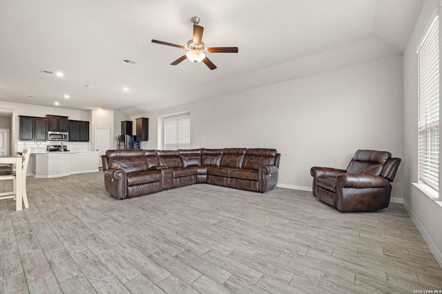 8132 Dublin Frst, San Antonio, TX 78253