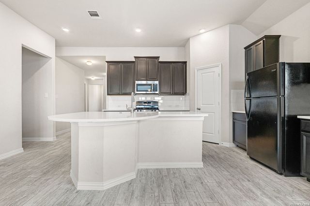 8132 Dublin Frst, San Antonio, TX 78253