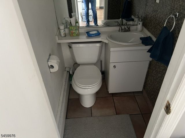 828 Van Buren Ave, Elizabeth City, NJ 07201