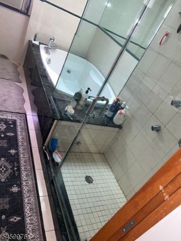 828 Van Buren Ave, Elizabeth City, NJ 07201