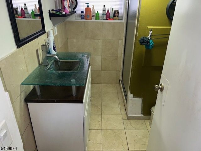 828 Van Buren Ave, Elizabeth City, NJ 07201