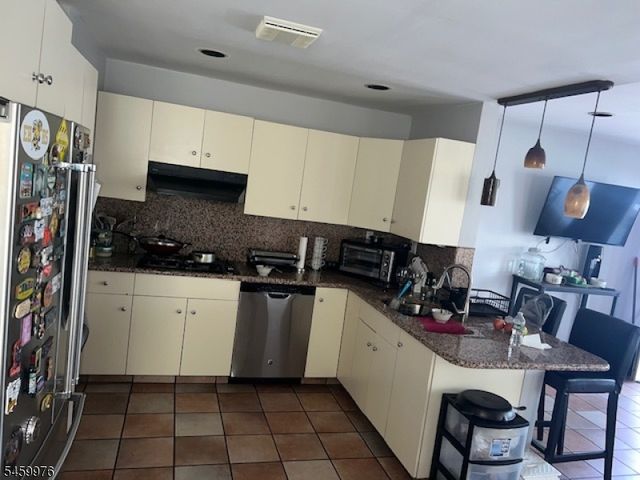 828 Van Buren Ave, Elizabeth City, NJ 07201
