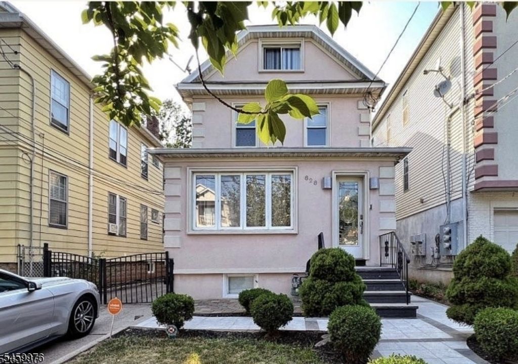 828 Van Buren Ave, Elizabeth City, NJ 07201