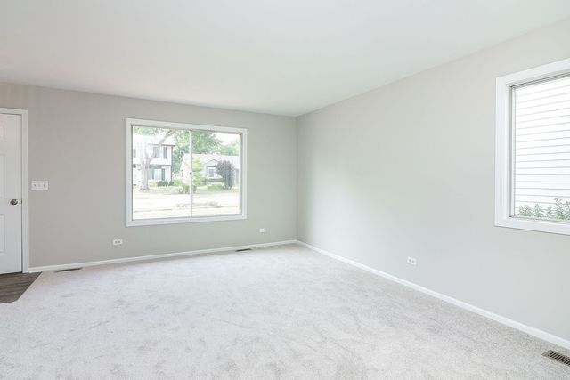 1302 Haverhill Circle, Naperville, IL 60563