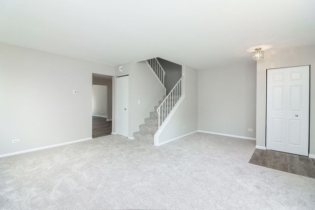 1302 Haverhill Circle, Naperville, IL 60563