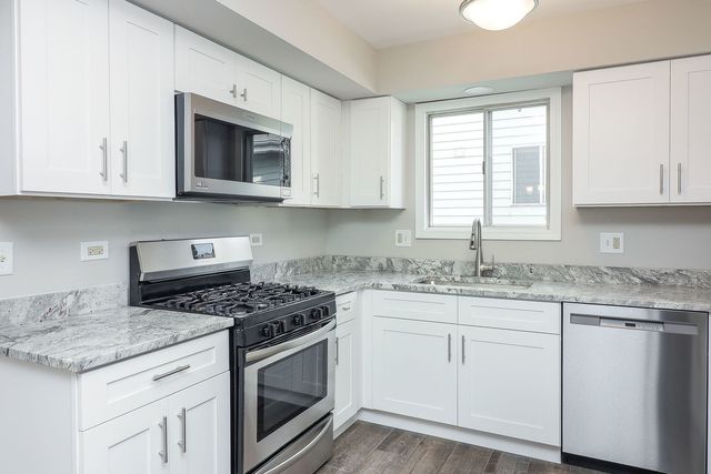 1302 Haverhill Circle, Naperville, IL 60563