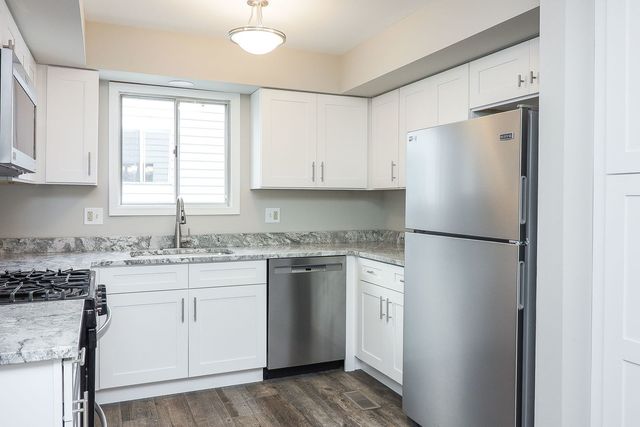 1302 Haverhill Circle, Naperville, IL 60563