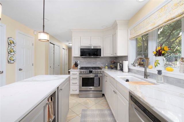 8 Princess Pine Road, Lincoln, RI 02865